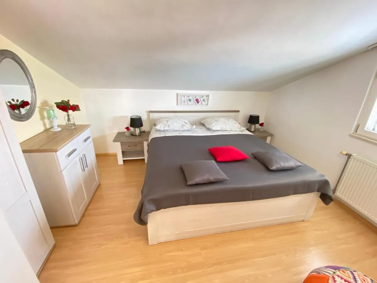 Apartments Tomi & Ivana Trogir