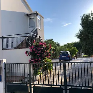 Mira Apartment