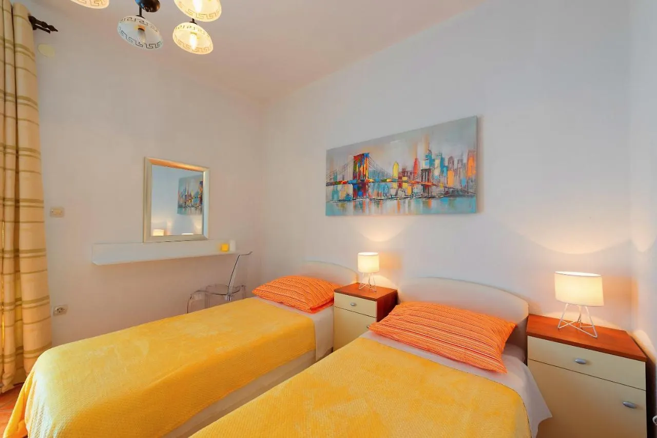 Apartments Tomi & Ivana Trogir