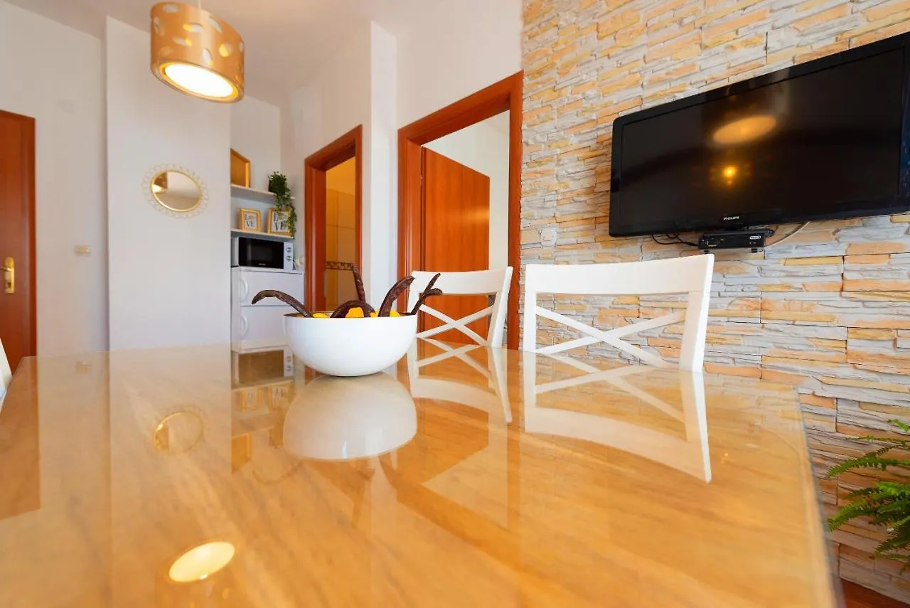 Apartments Tomi & Ivana Trogir 0*,