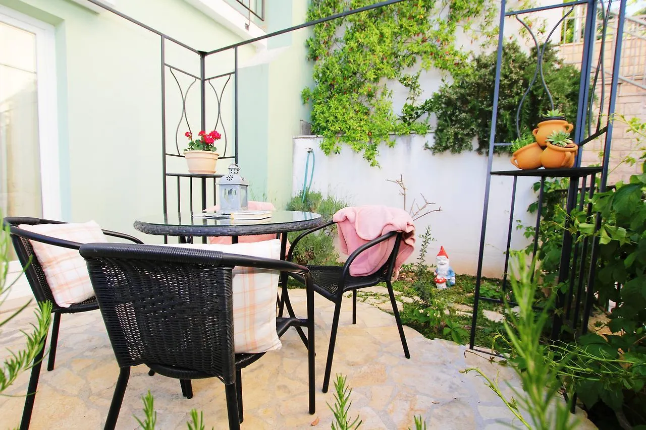 Apartments Tomi & Ivana Trogir 0*,